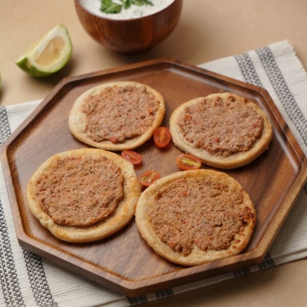 Plat Du Jour : Lahem Bi Ajeen With Greek Yogurt & Cucumber